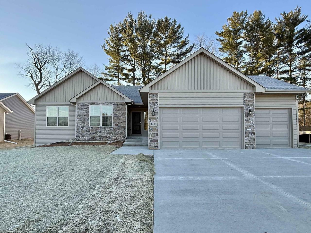 4430 Scottys Drive  Janesville WI 53546 photo