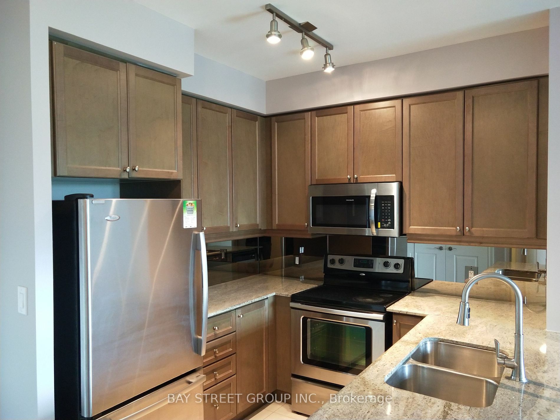 Property Photo:  10 Bloorview Pl 1117  ON M2J 0B1 