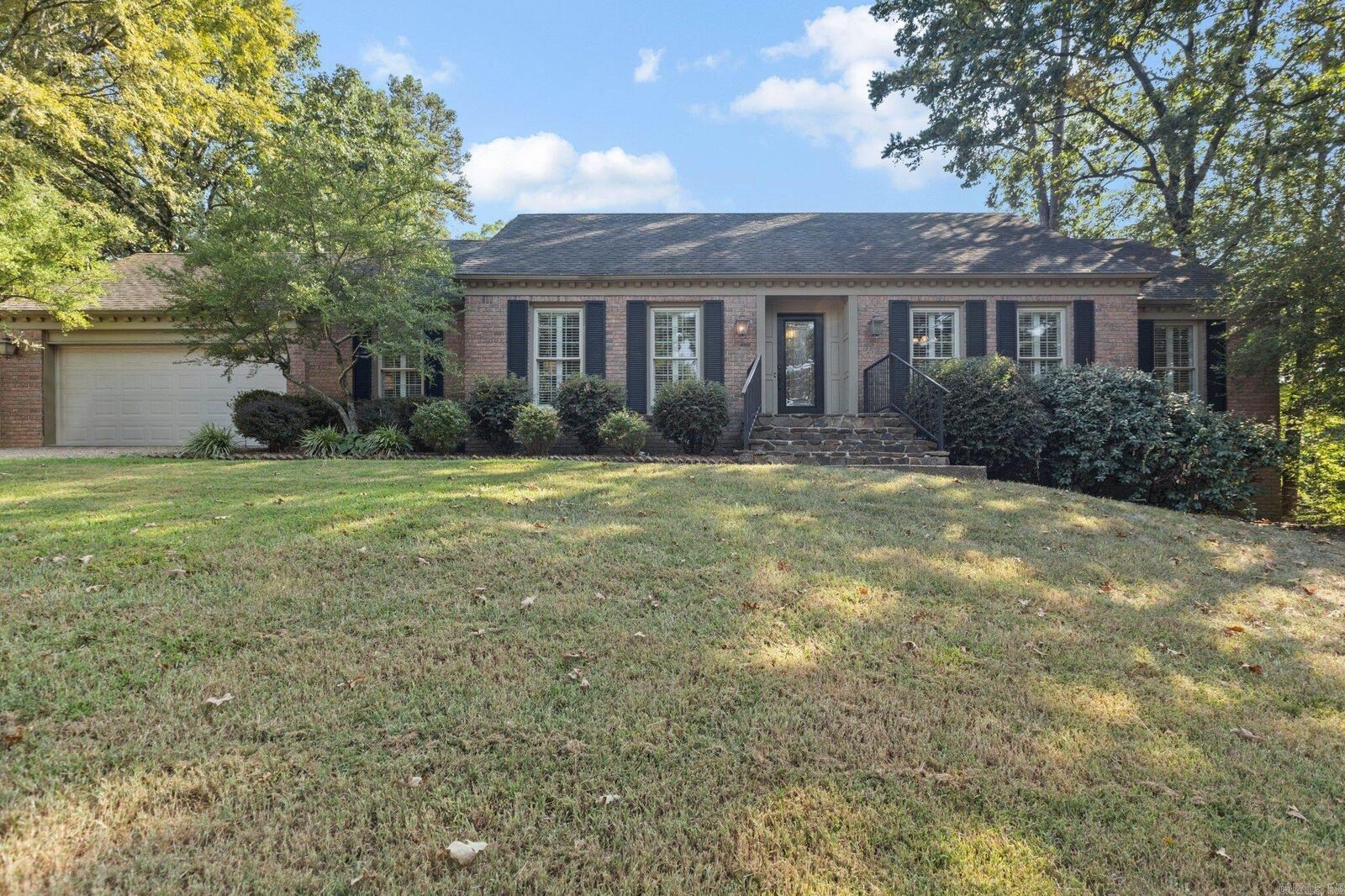 Property Photo: 13901 Edgemond Drive AR 72212