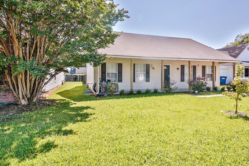 Property Photo:  1404 Elijah Street  AR 72301 