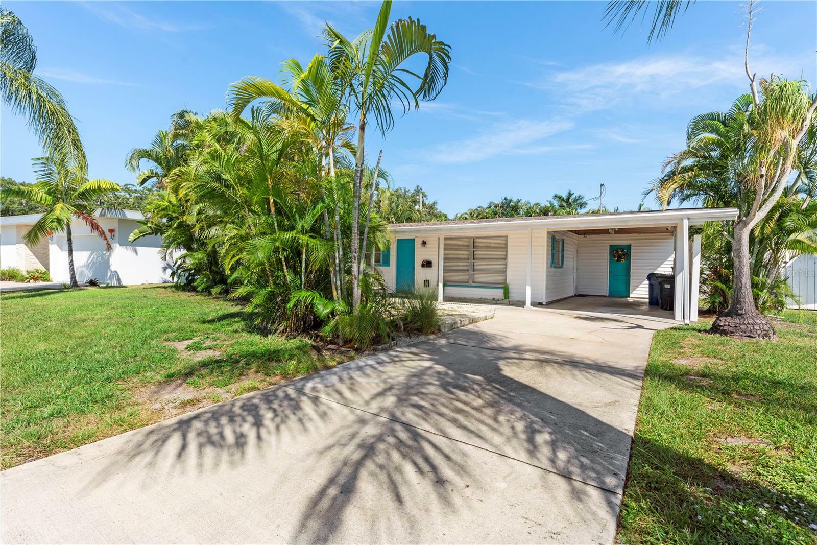 Property Photo:  2307 Valencia Drive  FL 34239 