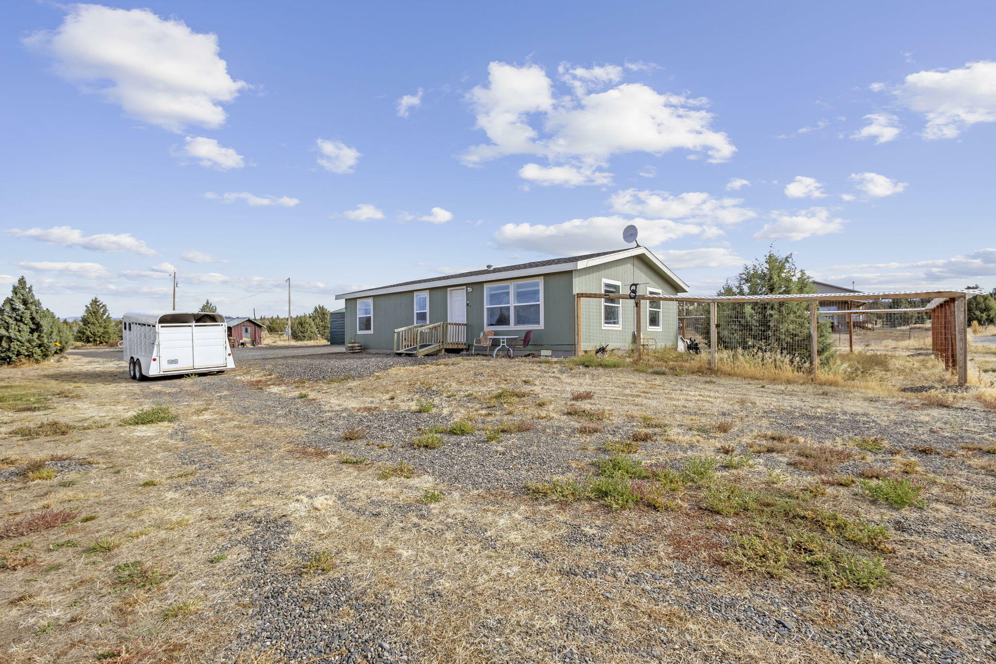 Property Photo:  4744 SE Moki Road  OR 97754 