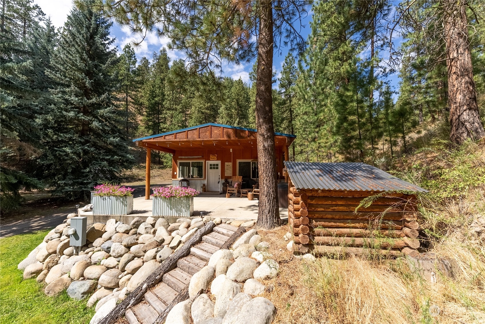 Property Photo:  156 W Fork Road  WA 98819 