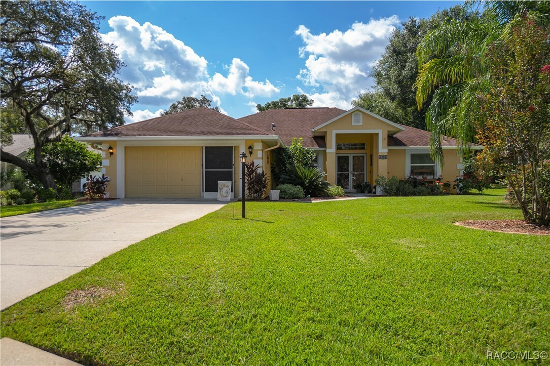 Property Photo:  1121 N Chance Way  FL 34453 