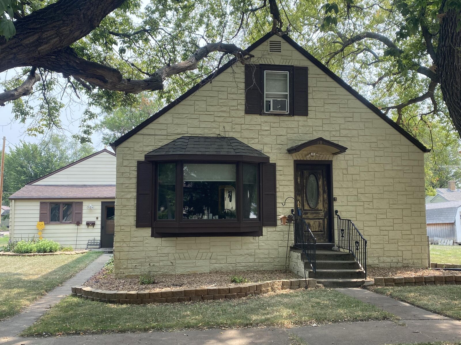 Property Photo:  108 2nd St  SD 57451 