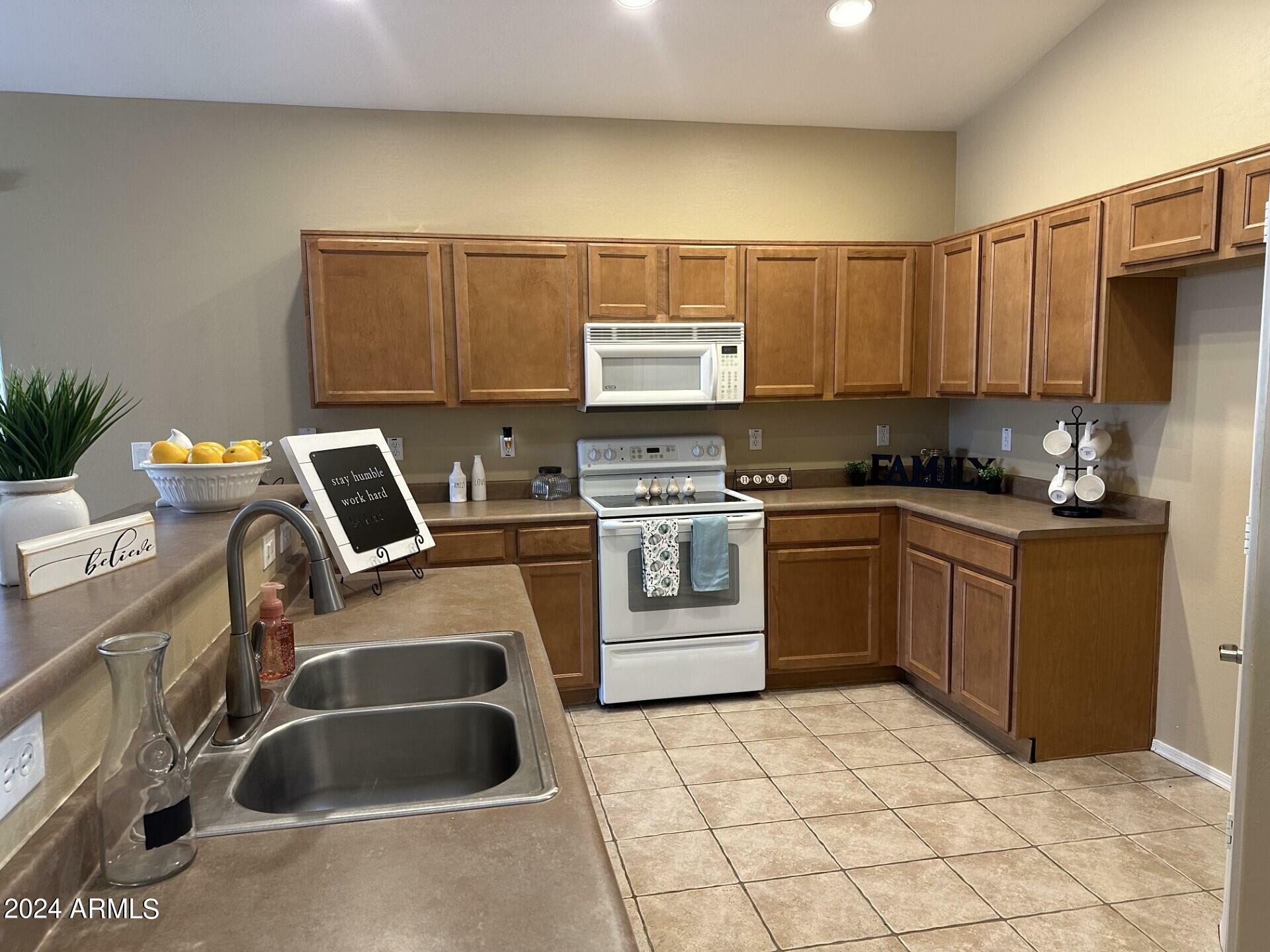 Property Photo:  21992 E Camina Plata Drive  AZ 85142 