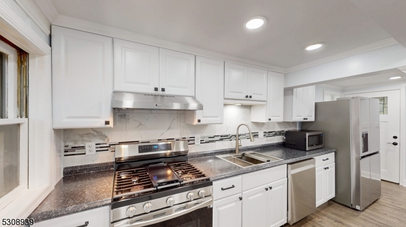 Property Photo:  7 Raritan Ave, Unit 1  NJ 08822 