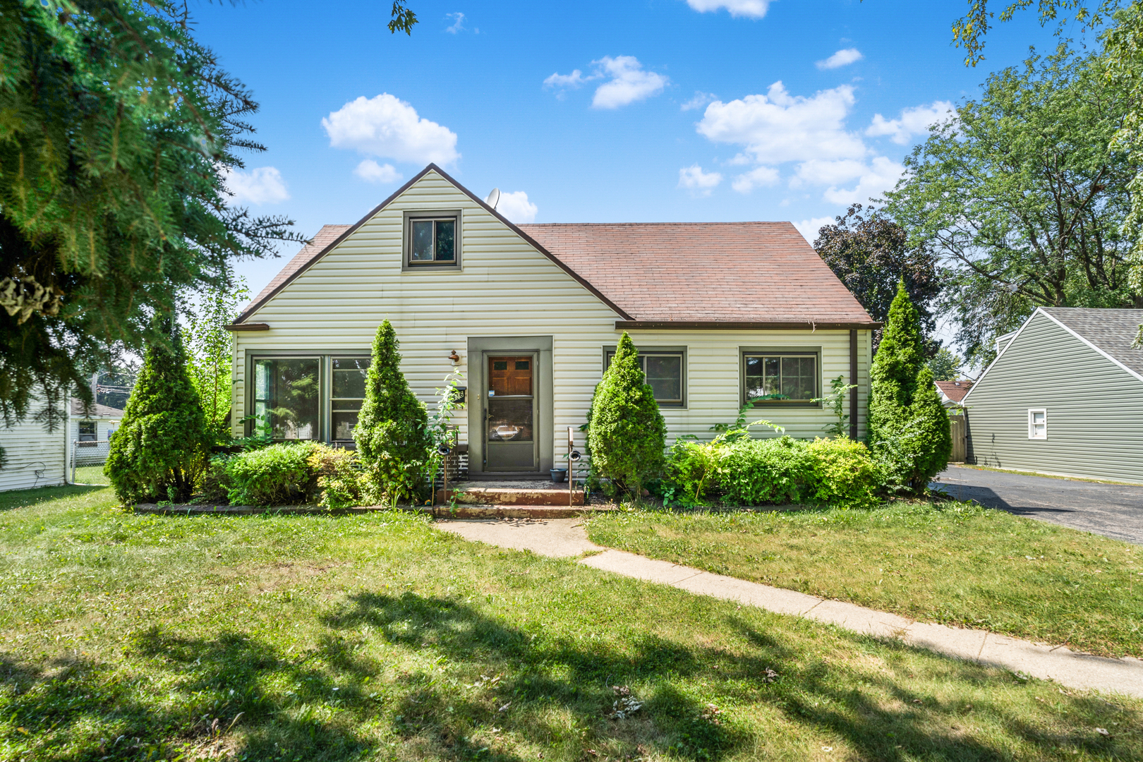 Property Photo: 816 N Prater Avenue IL 60164