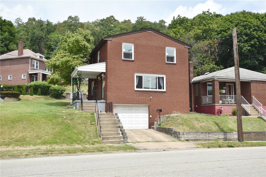 Property Photo:  2651 1/2 Woodstock Ave  PA 15218 