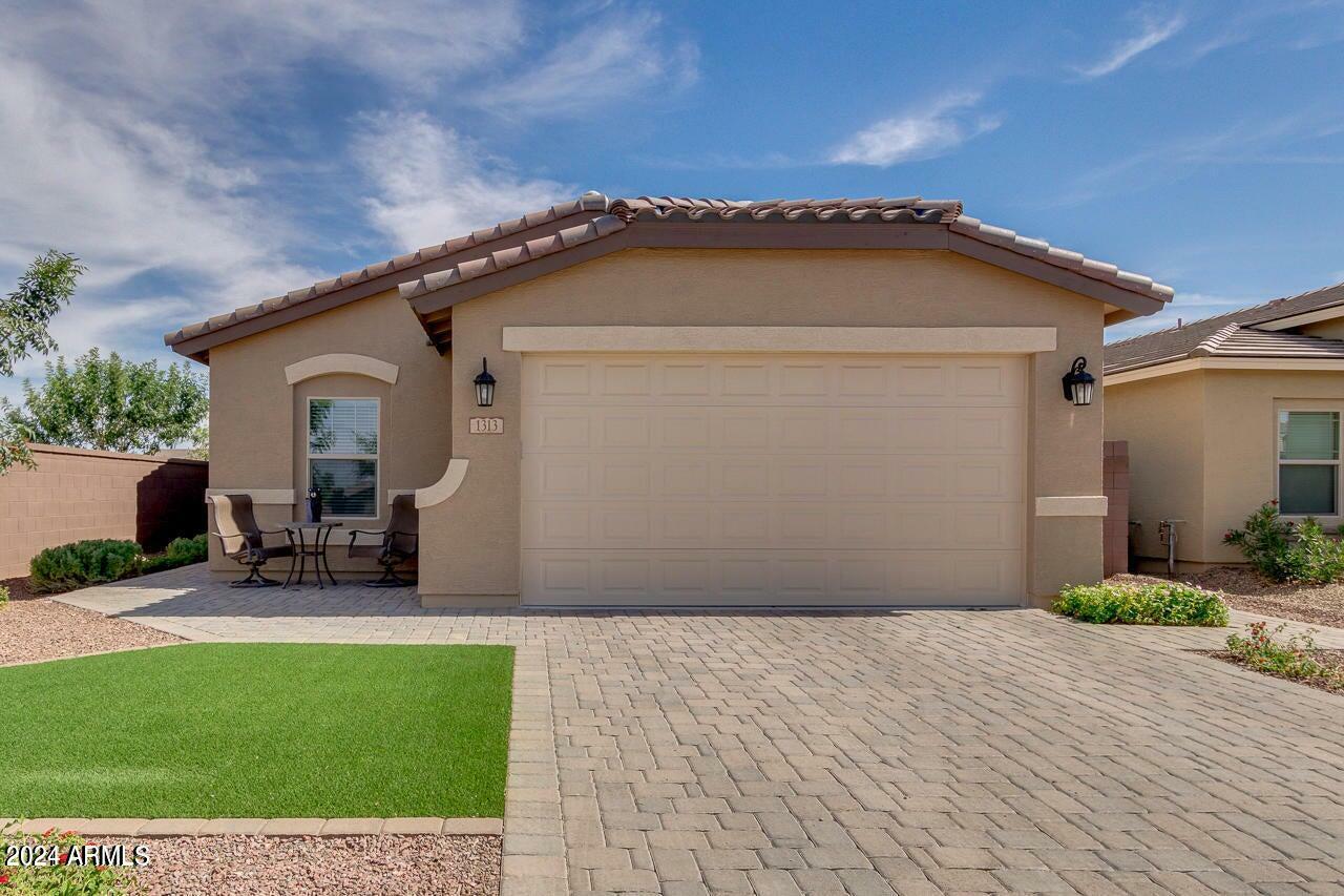 Property Photo:  1313 W Buckeye Tree Avenue  AZ 85140 