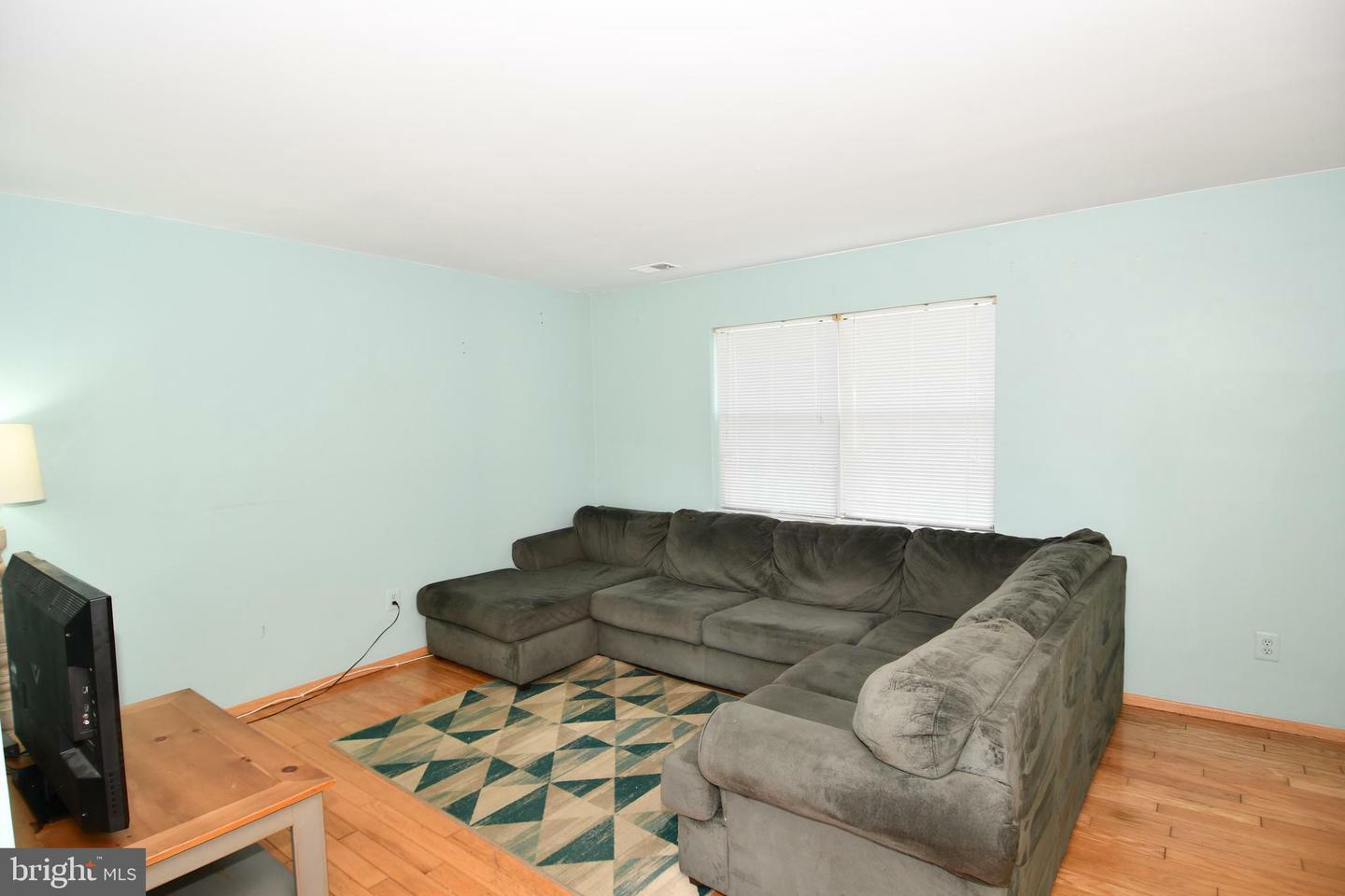 Property Photo:  13 Roanoke Court  NJ 08505 