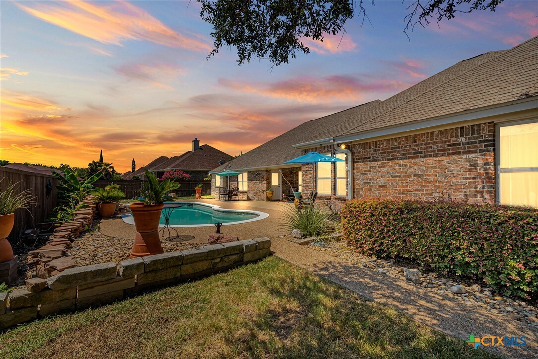 Property Photo:  5001 Meadow Oaks Drive  TX 76559 