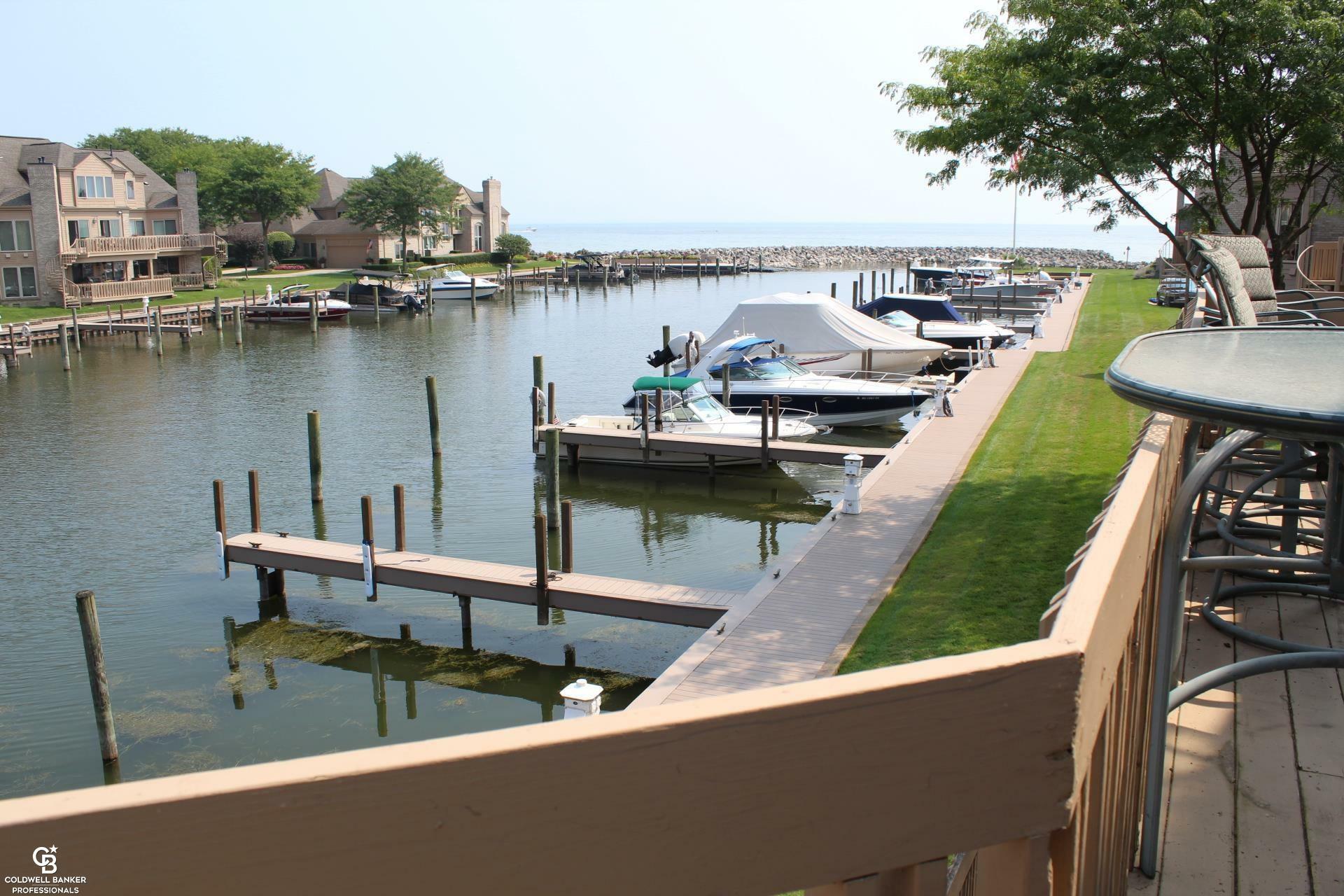 Property Photo:  26140 Harbour Pointe Dr S Drive  MI 48045-3298 