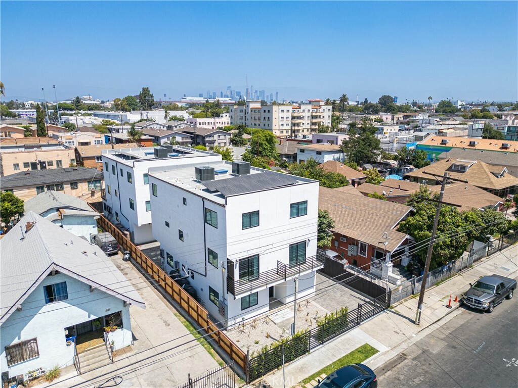 Property Photo:  1037 W 43rd Street  CA 90037 