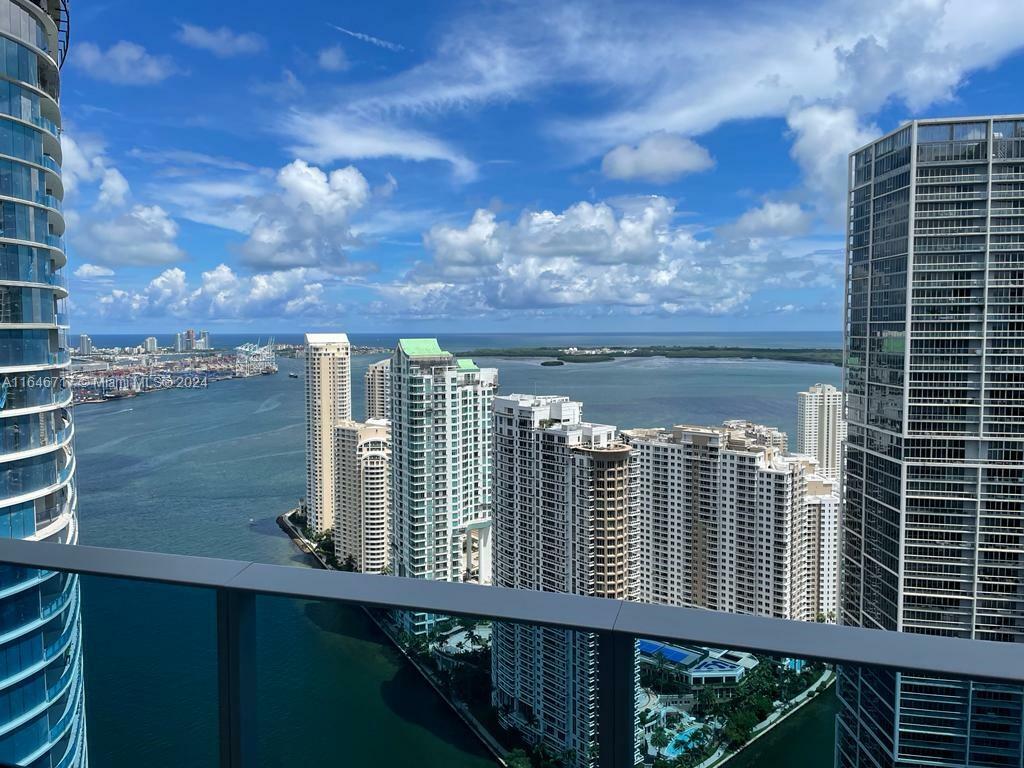 Property Photo:  200 Biscayne Boulevard Way 5007  FL 33131 