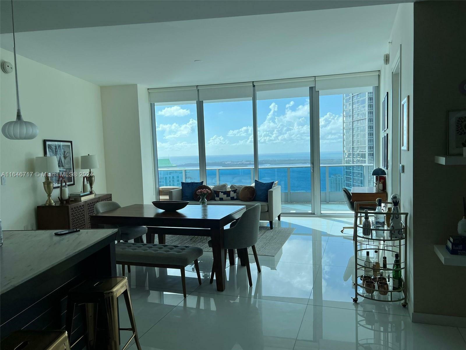 Property Photo:  200 Biscayne Boulevard Way 5007  FL 33131 