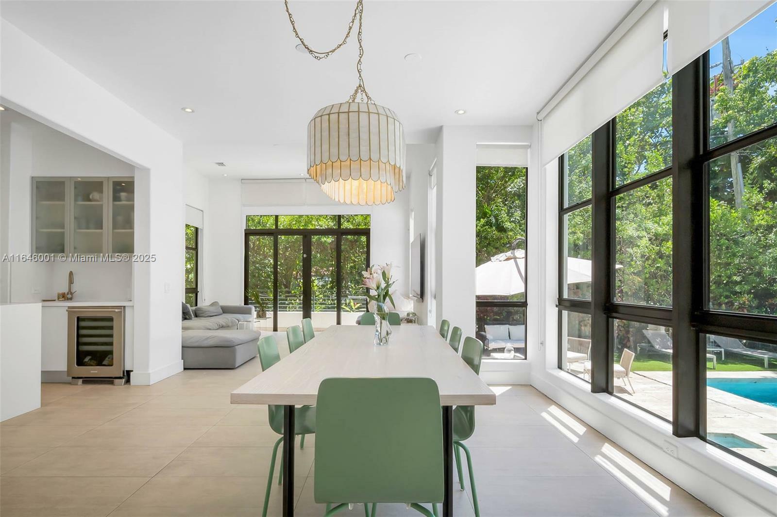 Property Photo: 561 Hampton Ln FL 33149
