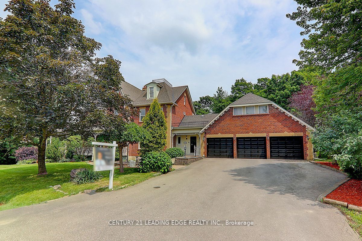 Property Photo: 7 Maple View Lane ON L4A 7X5