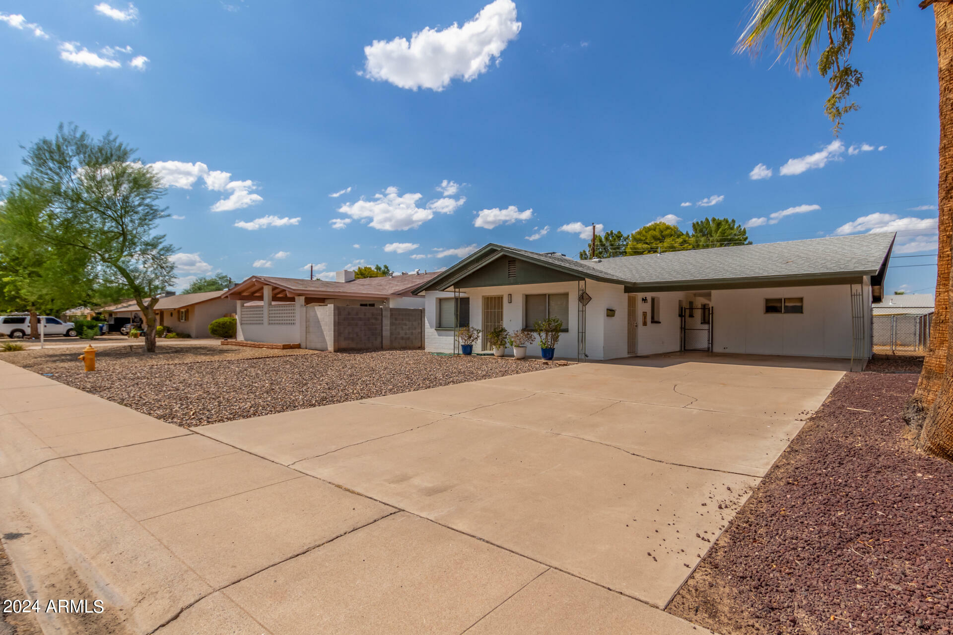 Property Photo:  1940 E Concorda Drive  AZ 85282 