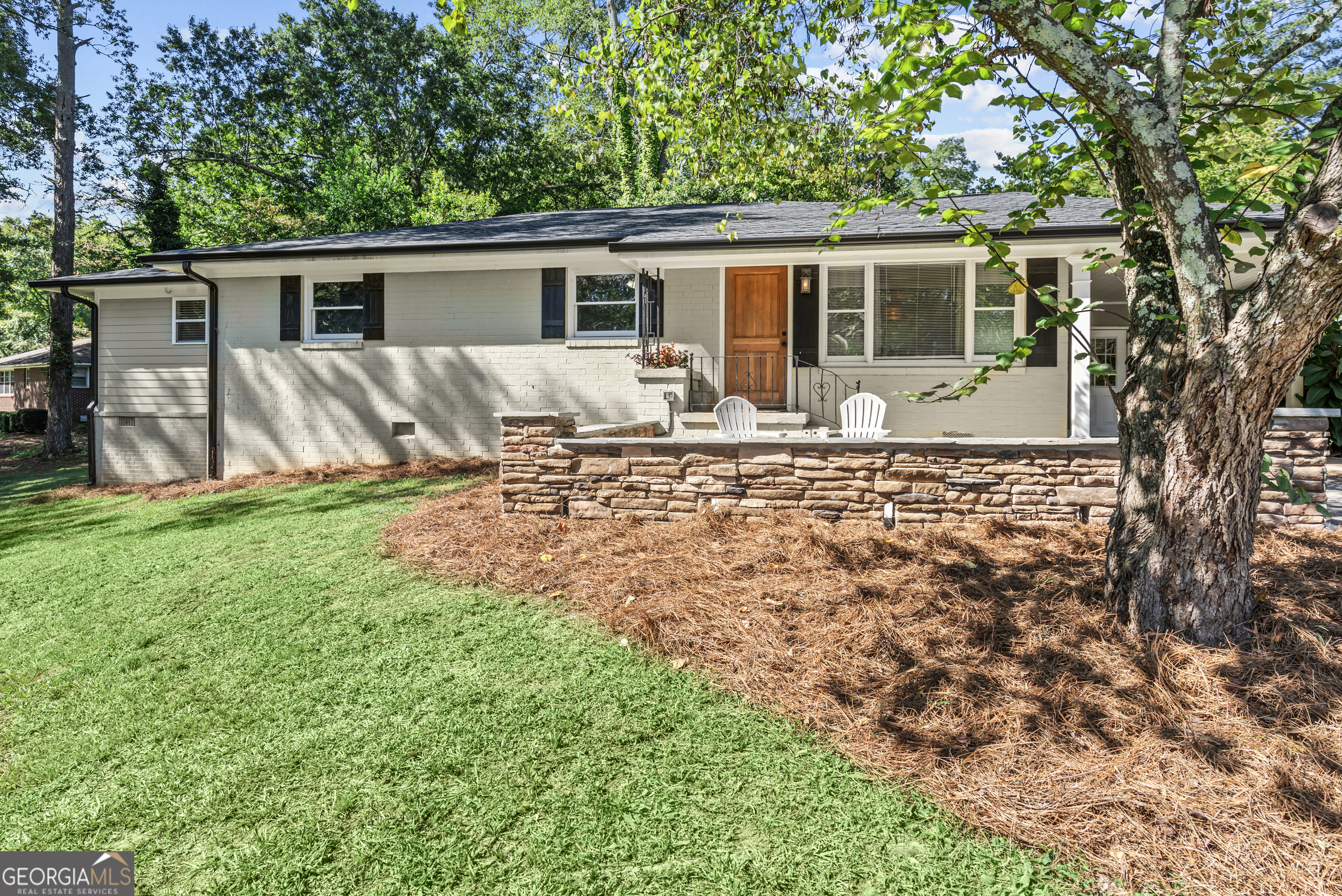 Property Photo:  195 Sylvan Road  GA 30606 