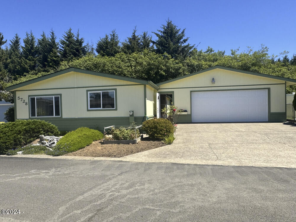 Property Photo: 5728 NE Evergreen Lane OR 97365