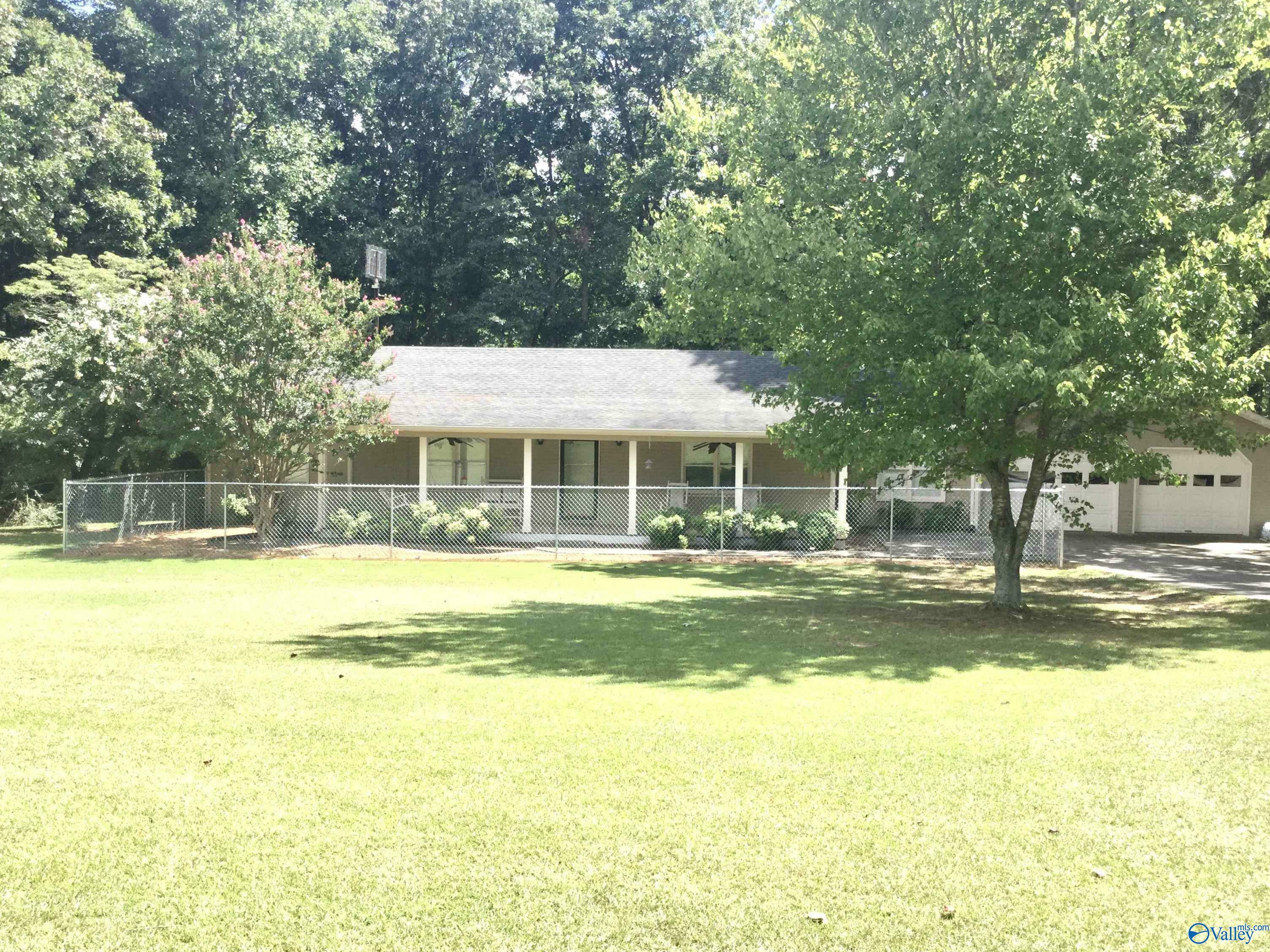 Property Photo:  63 County Road 1546  AL 35058 