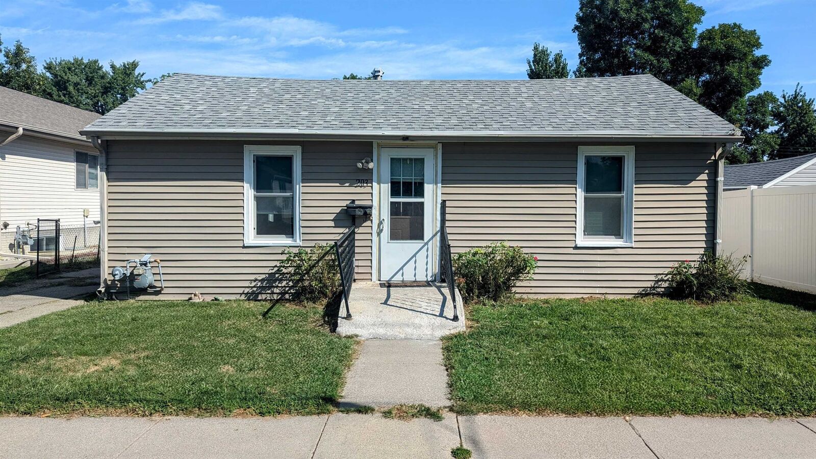 Property Photo: 203 E Prospect Ave NE 68701