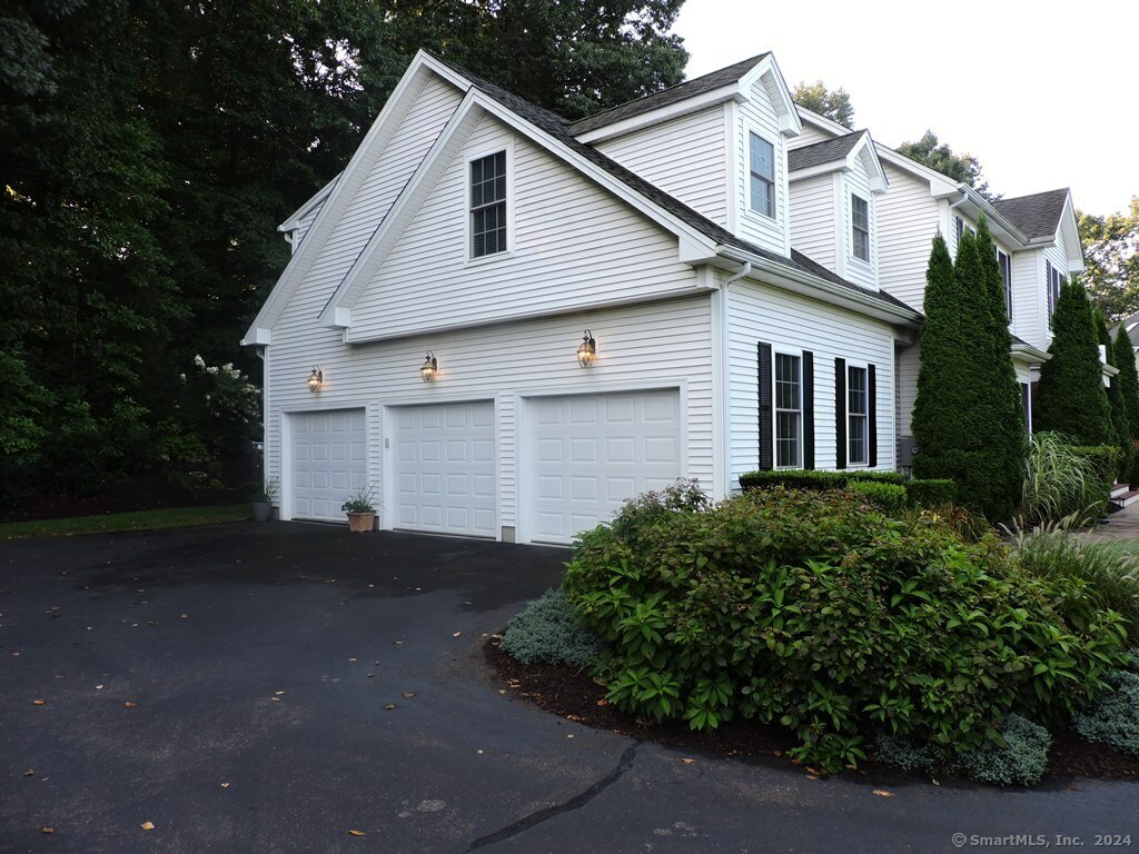 Property Photo:  45 Brightman Circle  CT 06074 