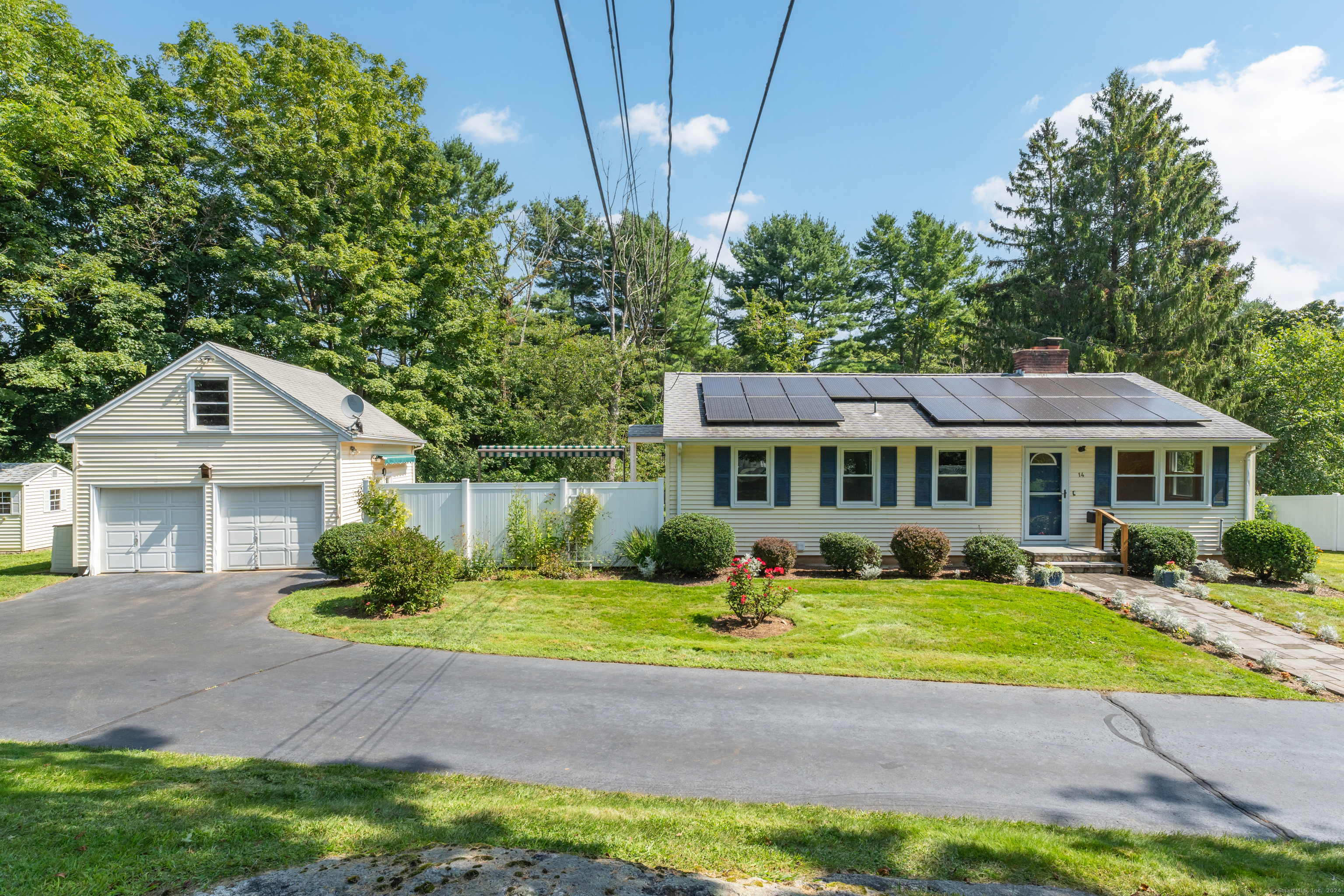 Property Photo:  14 Mill Pond Drive  CT 06437 