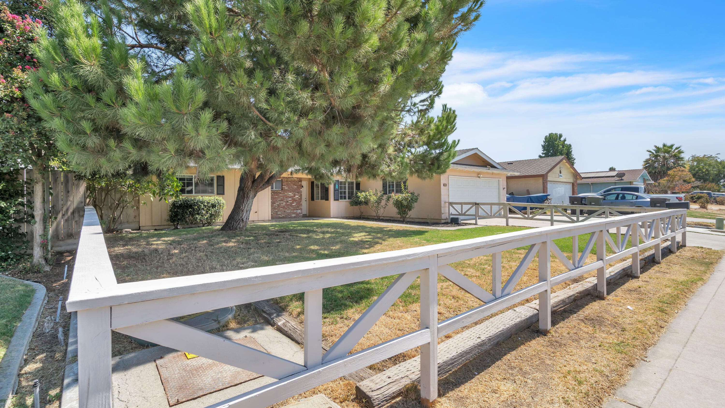 Property Photo:  2922 S County Center Drive  CA 93277 