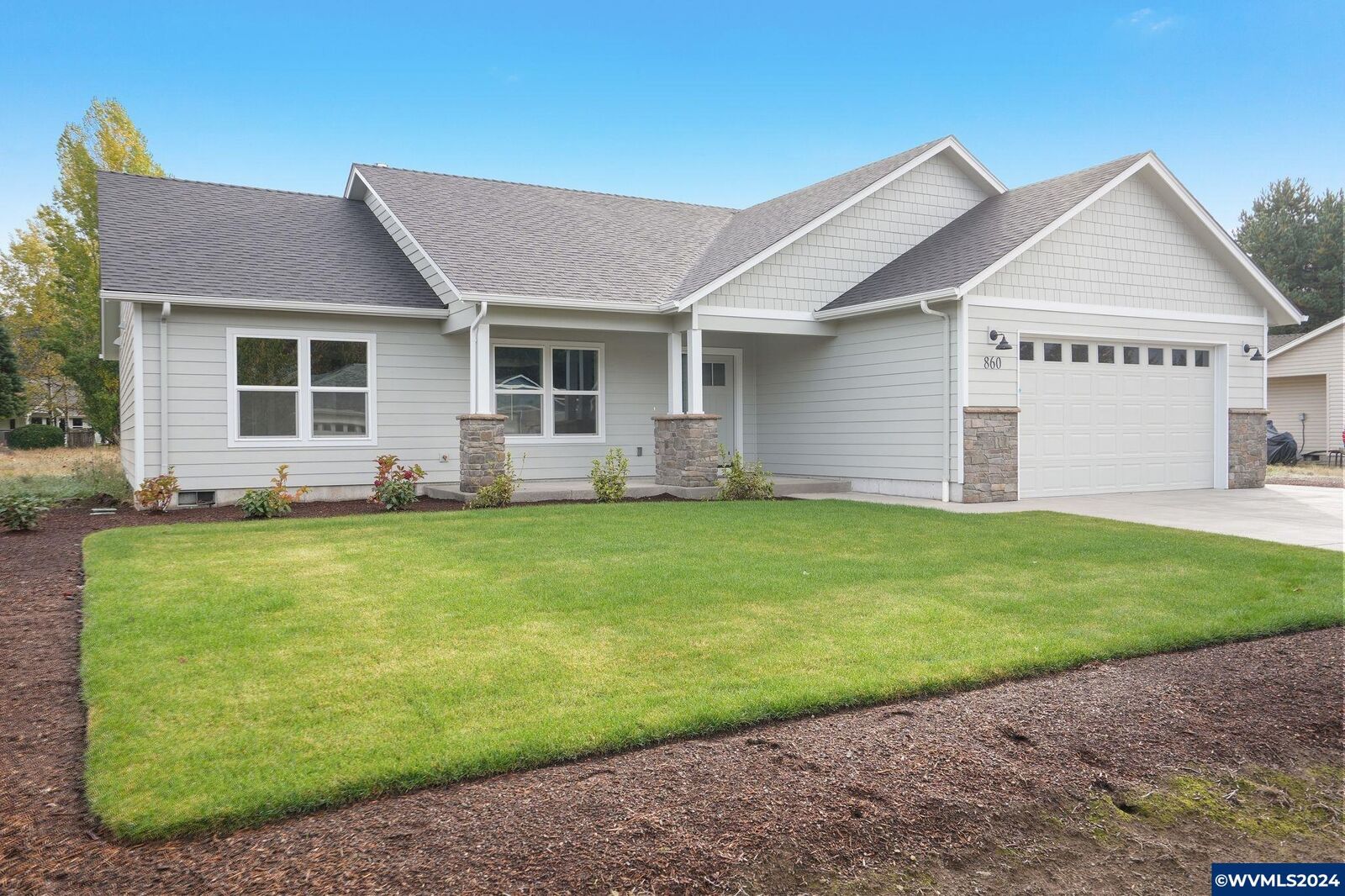 Property Photo:  860  6th St  OR 97358 