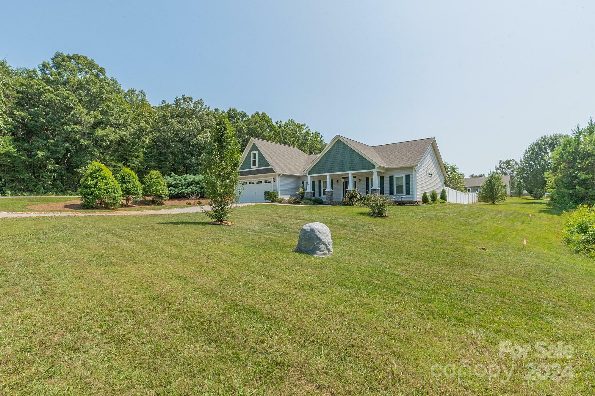 Property Photo:  111 Bayhill Road  NC 28147 