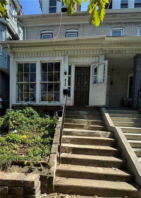 Property Photo:  916 Center Street  PA 18018 