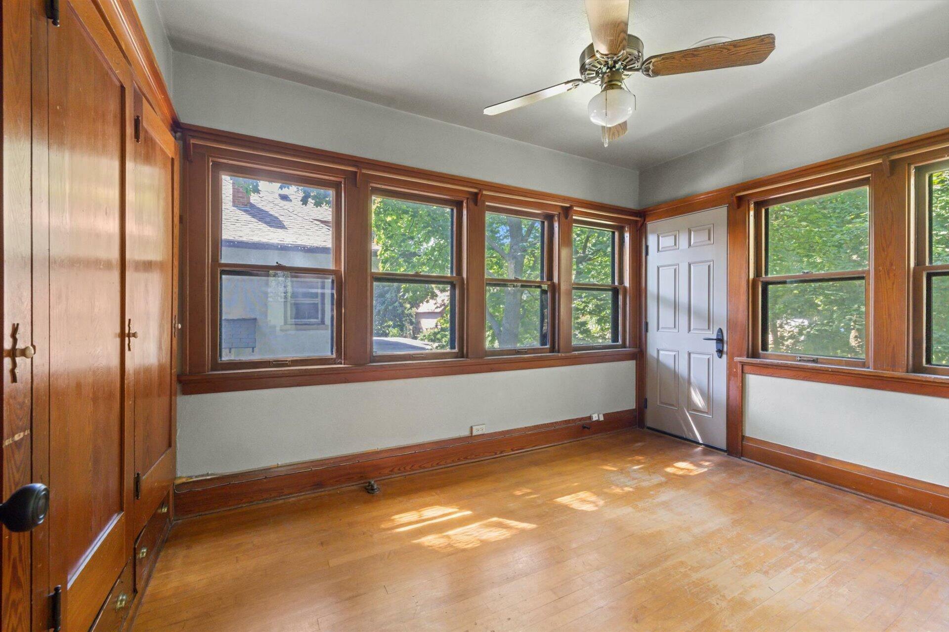 Property Photo:  724 Arcadian Ave  WI 53186 