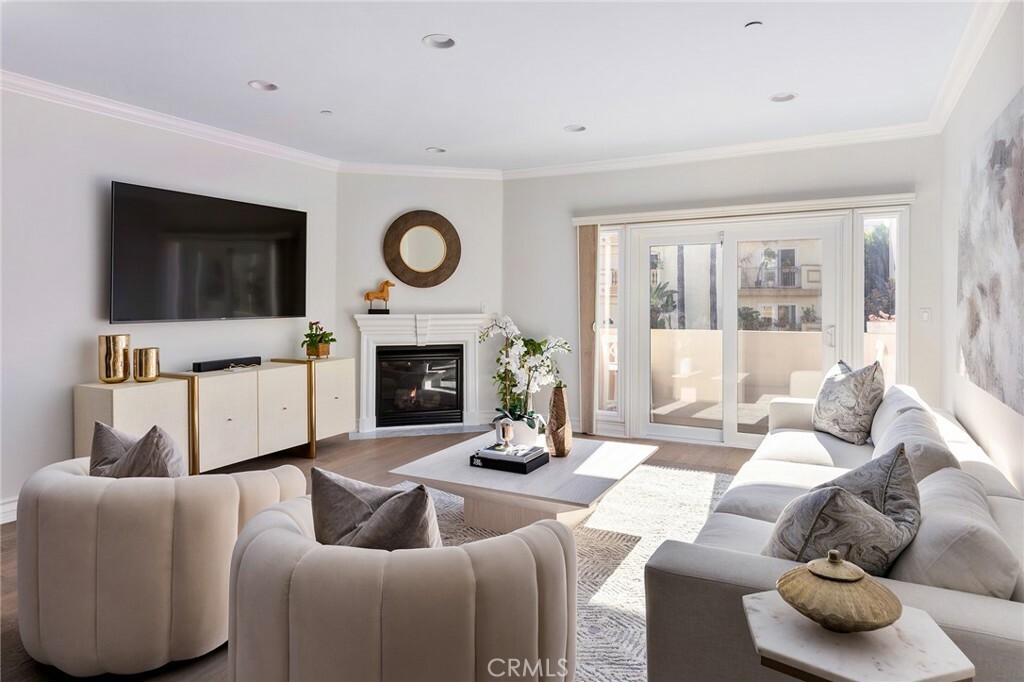 Property Photo: 118 S Clark Drive 202 CA 90048