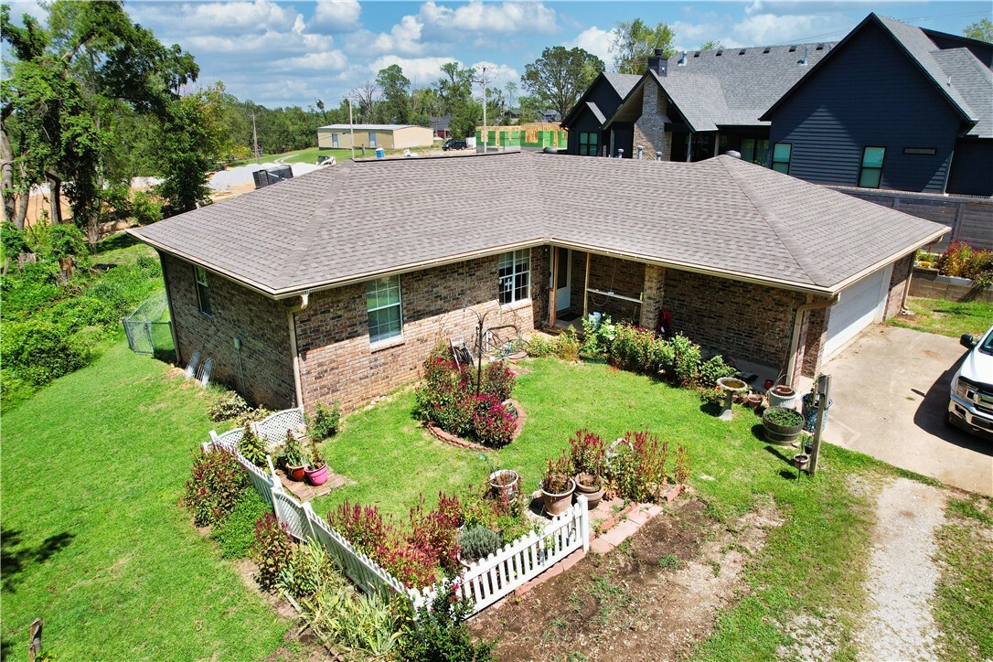 Property Photo:  1002 NW B Street  AR 72712 