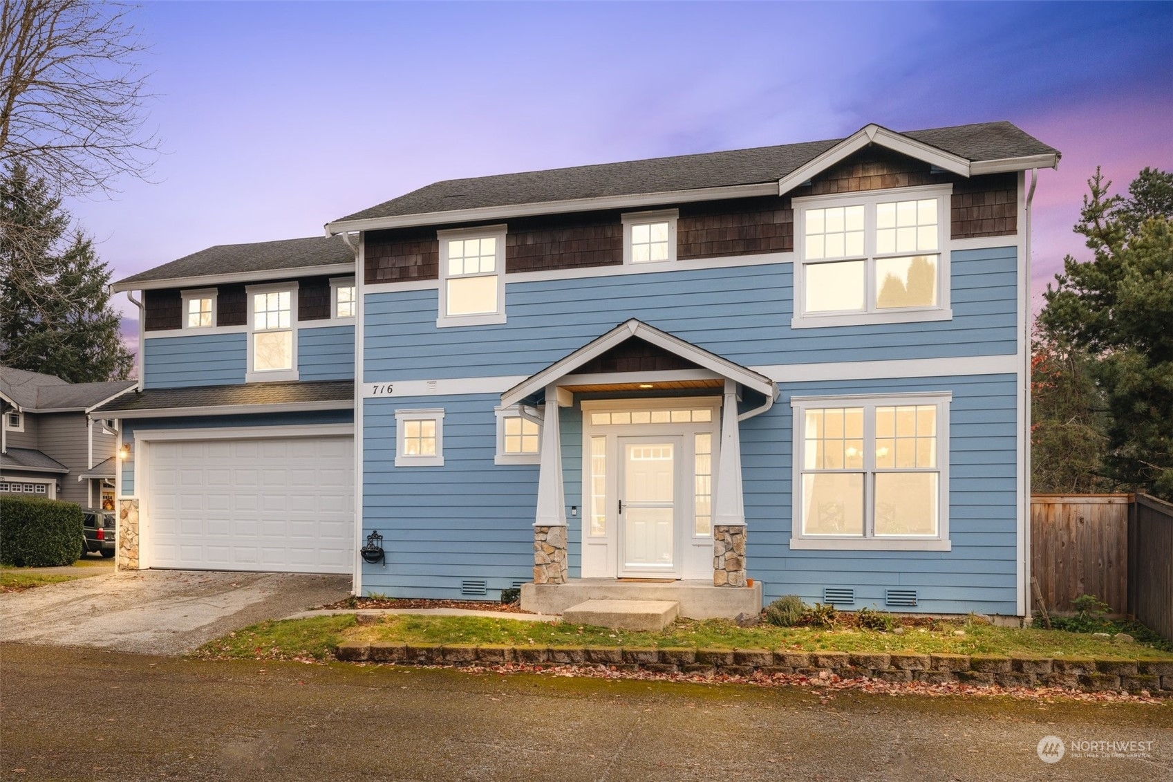 Property Photo:  716 Stratford Place SE  WA 98294 