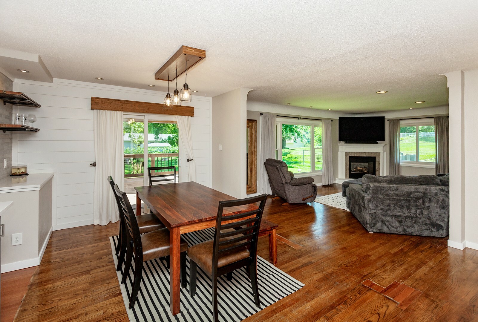 Property Photo:  3201 90th Street  IA 50322 