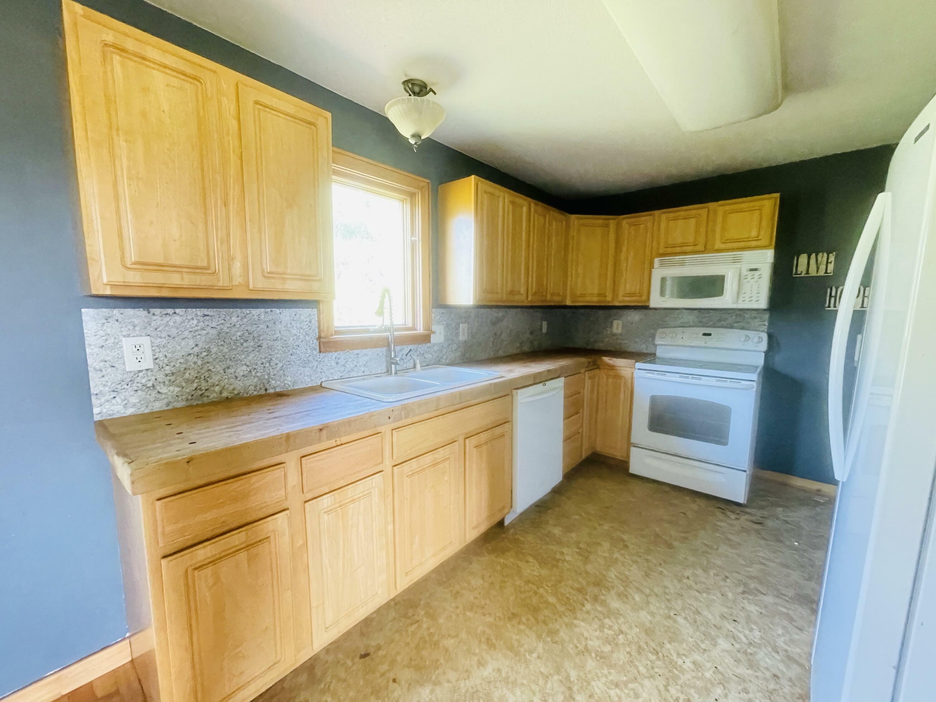 Property Photo:  2556 S Hillsdale Road  MI 49242 