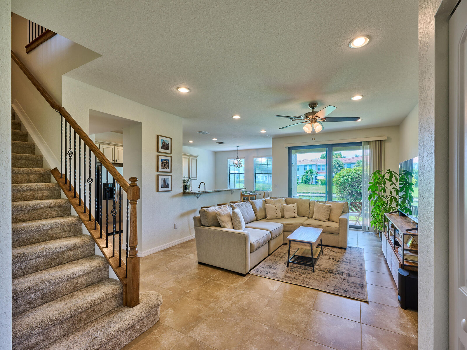 Property Photo: 118 W Astor Circle FL 33484