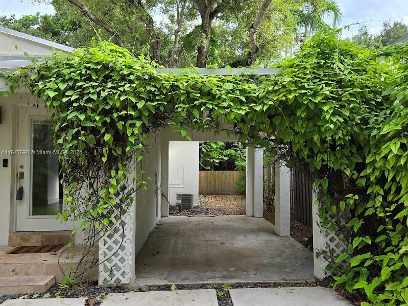 Property Photo:  4116 Pamona Ave  FL 33133 