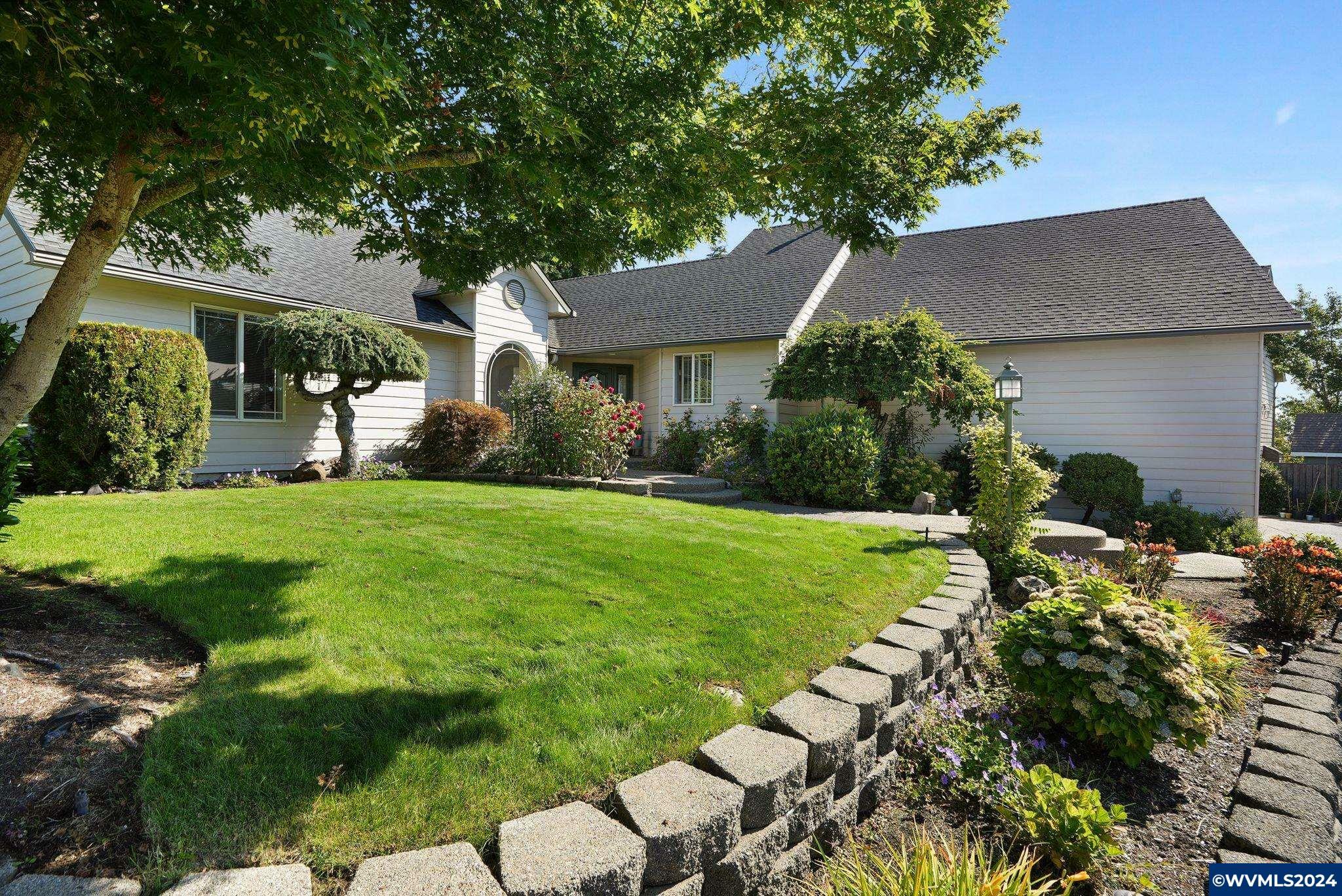 Property Photo:  1493  Yakima Ct NW  OR 97304 