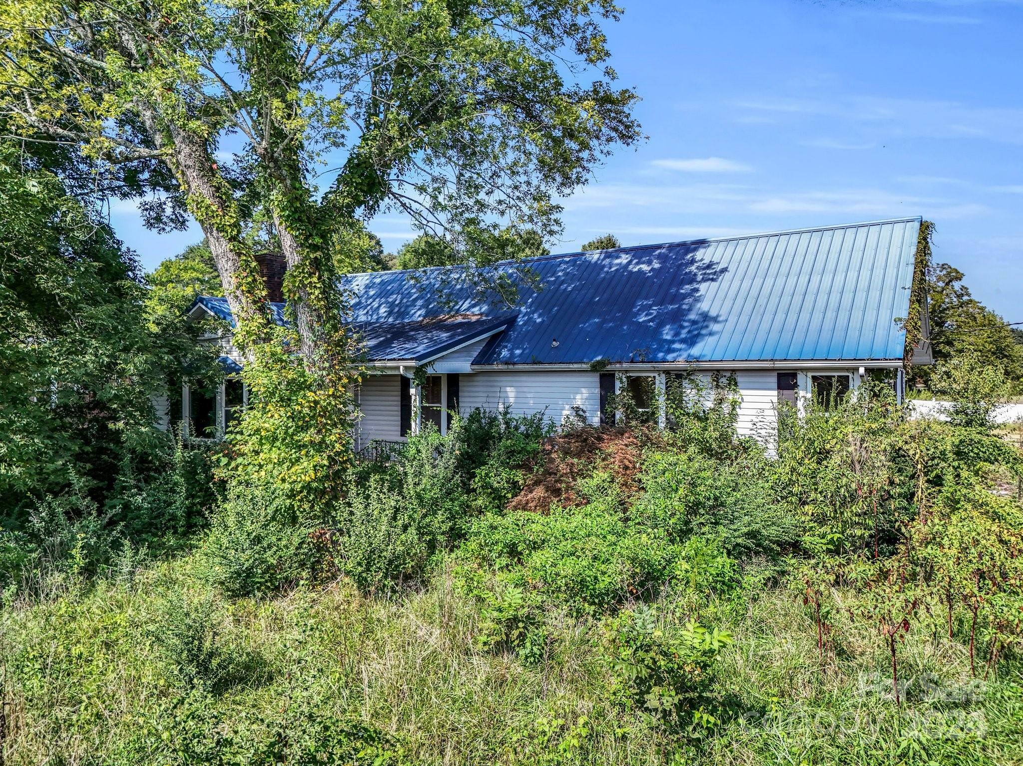 Property Photo:  201 Thompson Road  NC 28139 