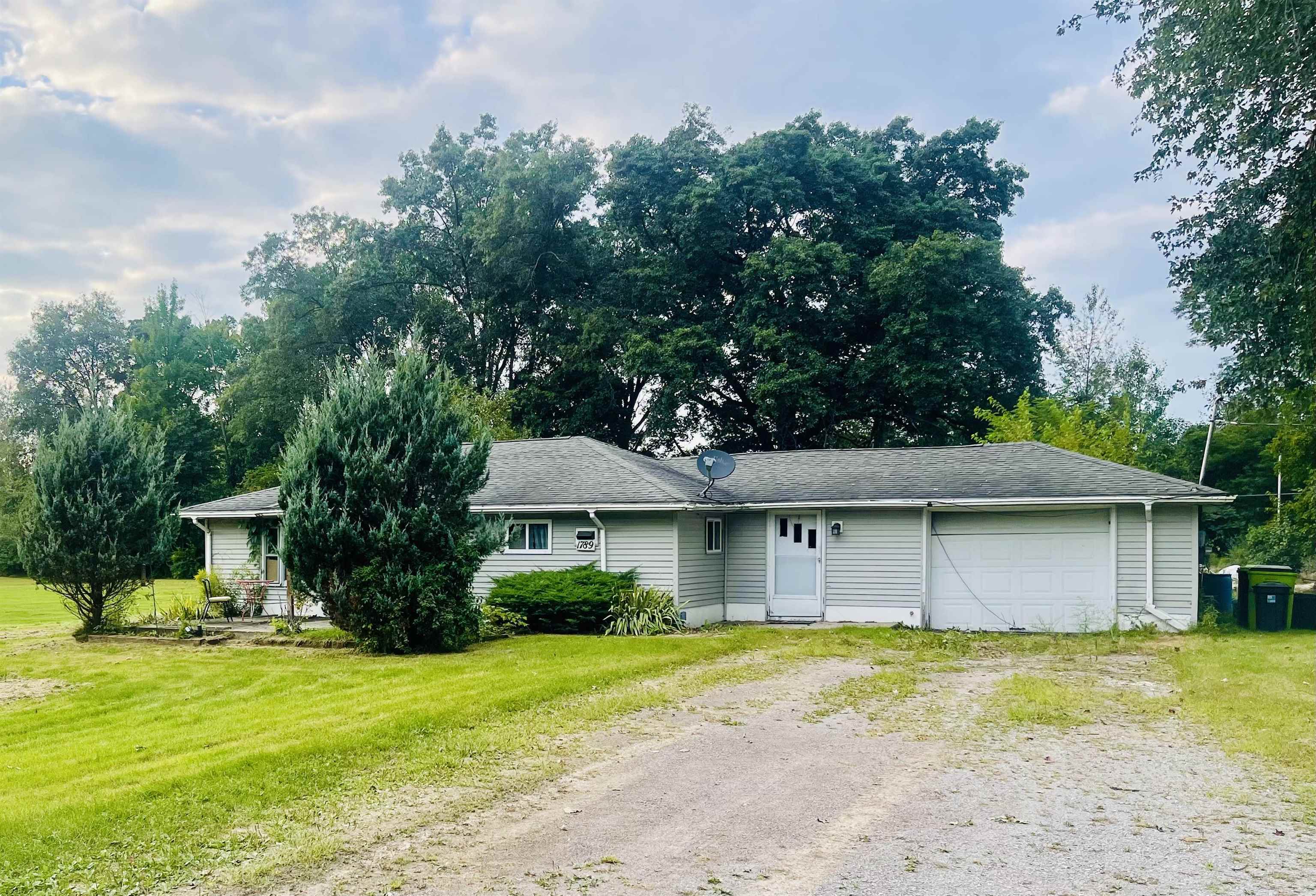 Property Photo:  1789 E Erickson Road  MI 48650 