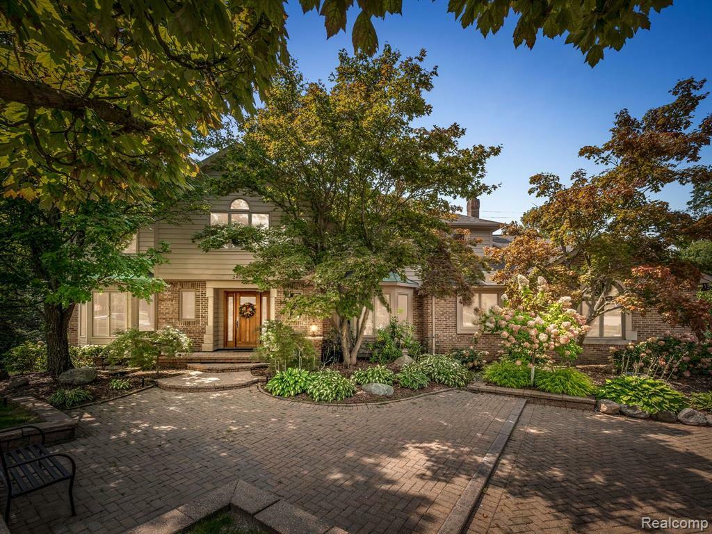 Property Photo: 2485 Hunters Pond MI 48304 2309