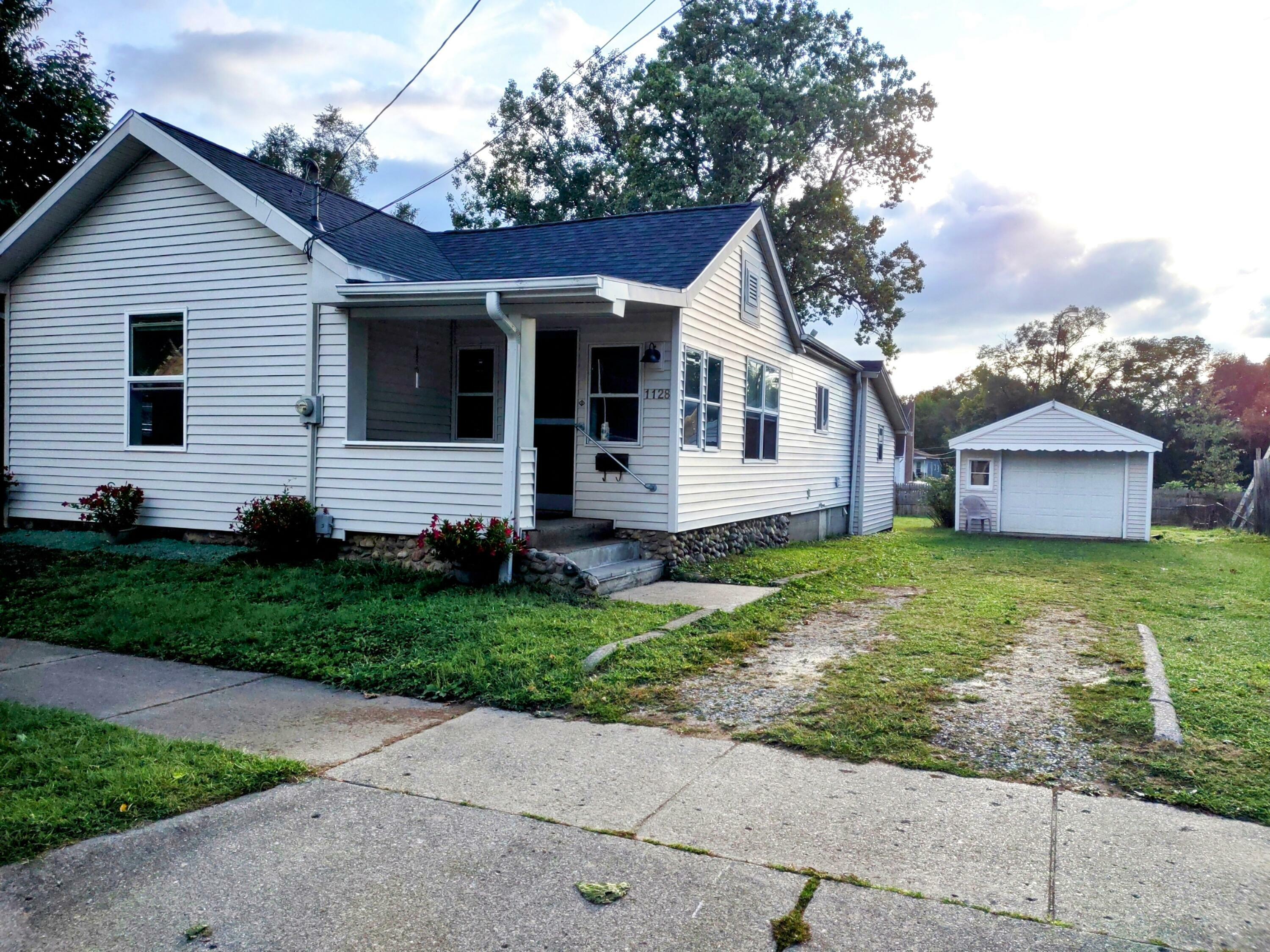 Property Photo:  1128 Howard Street  MI 49202 