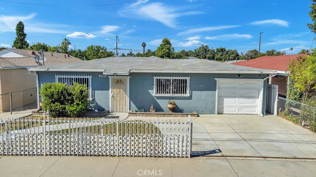 Property Photo:  11911 Lowemont Street  CA 90650 