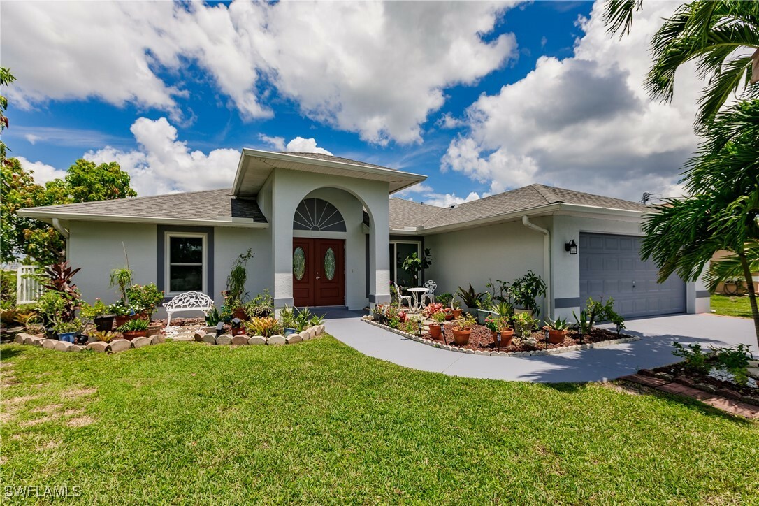 Property Photo:  121 SE 17th Street  FL 33990 