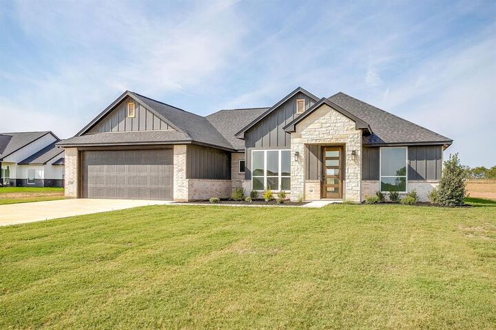 Property Photo: 205 Jimmy Lane TX 76066