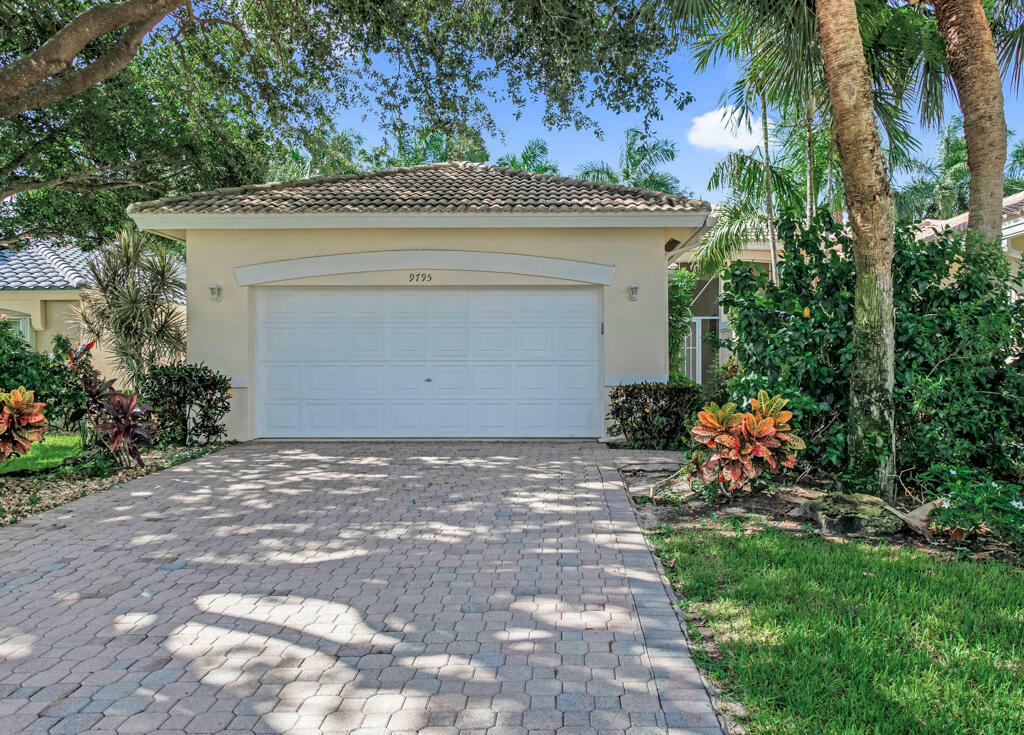 Property Photo:  9795 Crescent View Drive S  FL 33437 